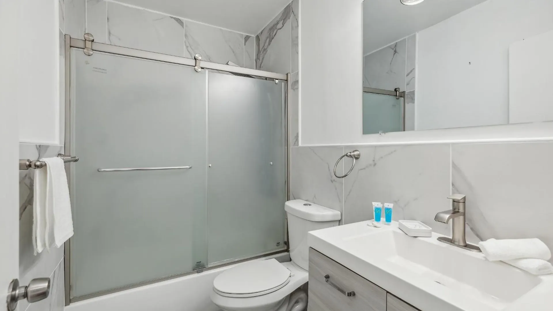 Spacious 3br In With Fenced Backyard 公寓 *