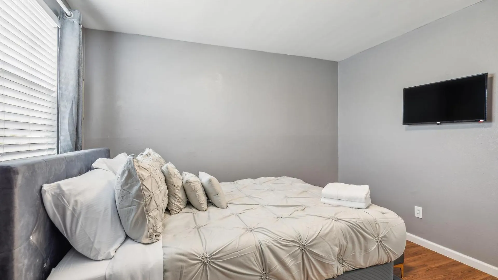 Spacious 3br In With Fenced Backyard 公寓 *