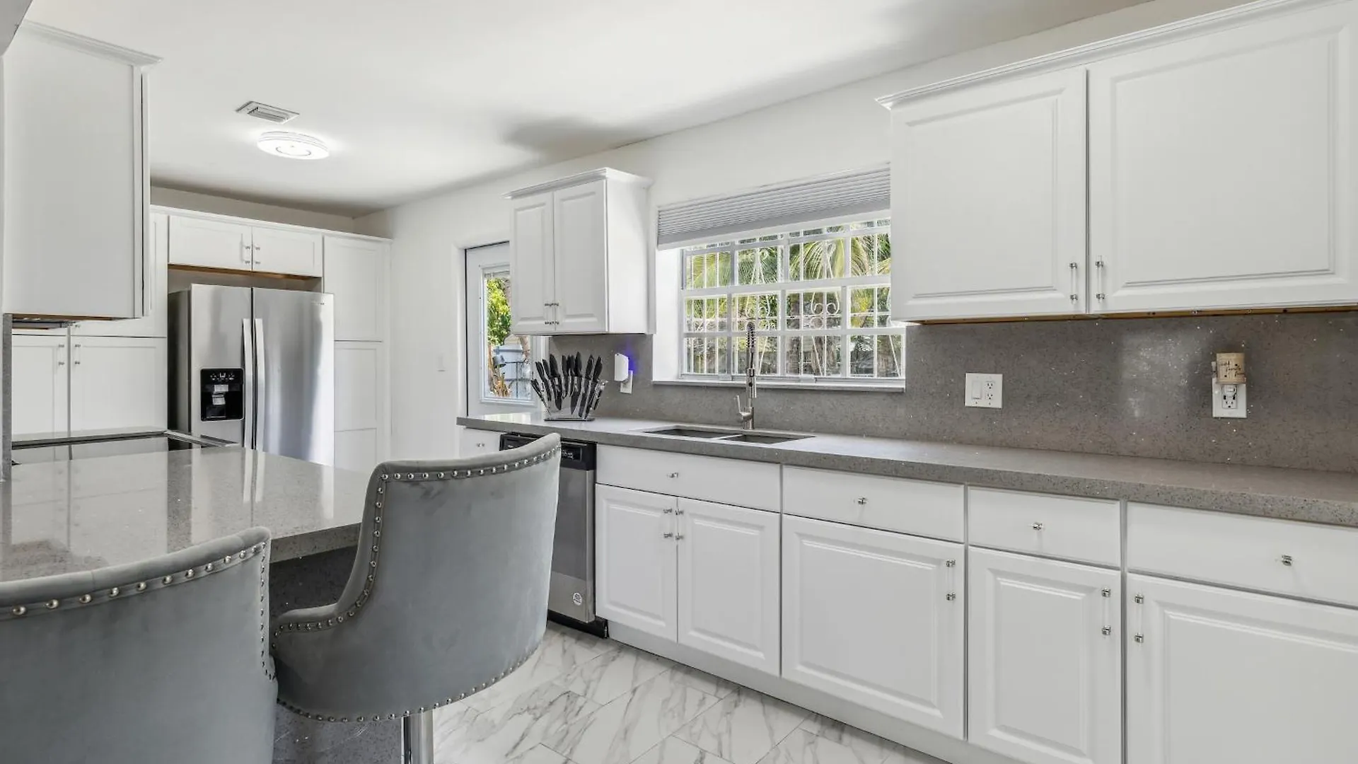 Spacious 3br In With Fenced Backyard 公寓