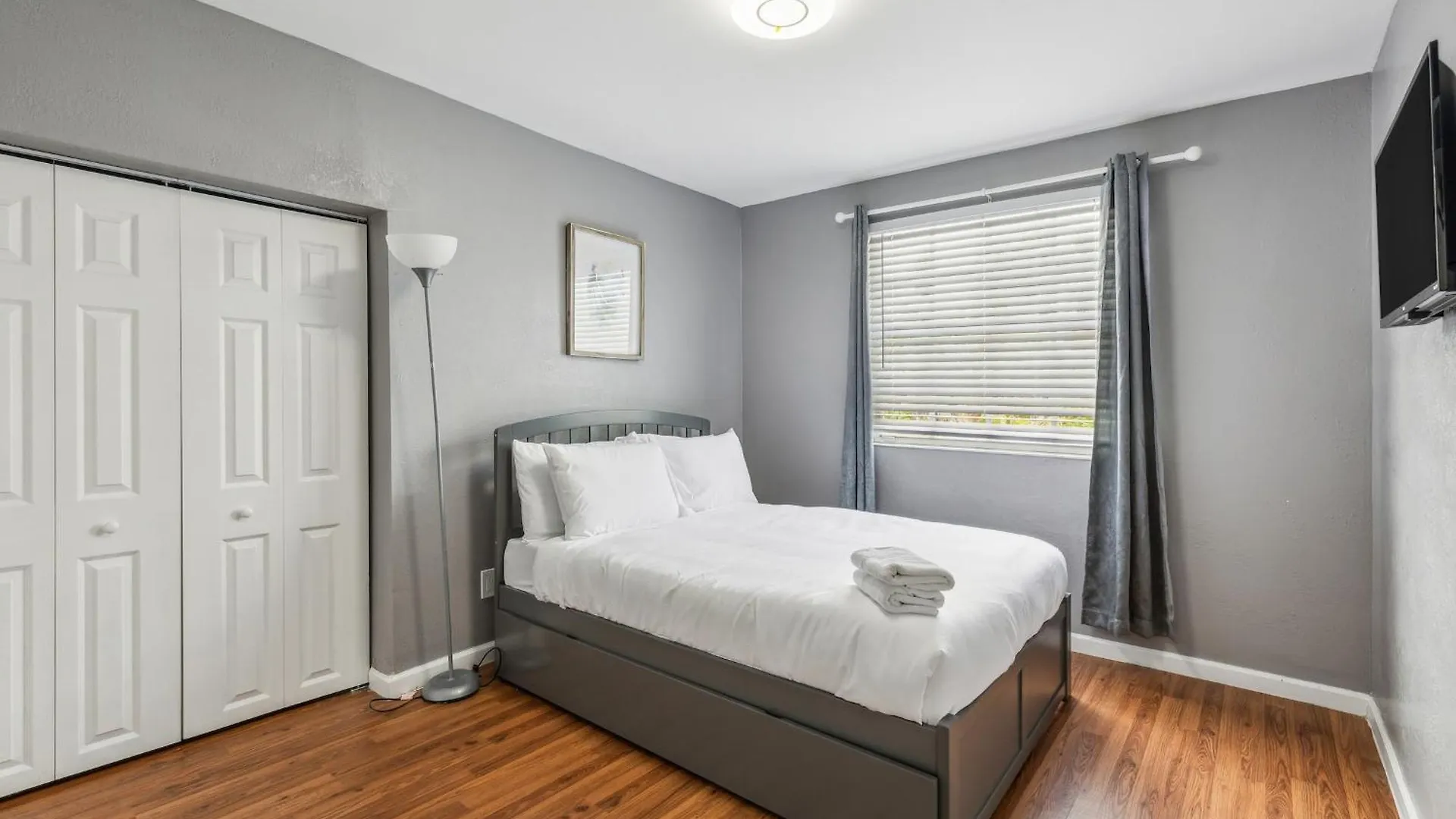 Spacious 3br In With Fenced Backyard 公寓 *