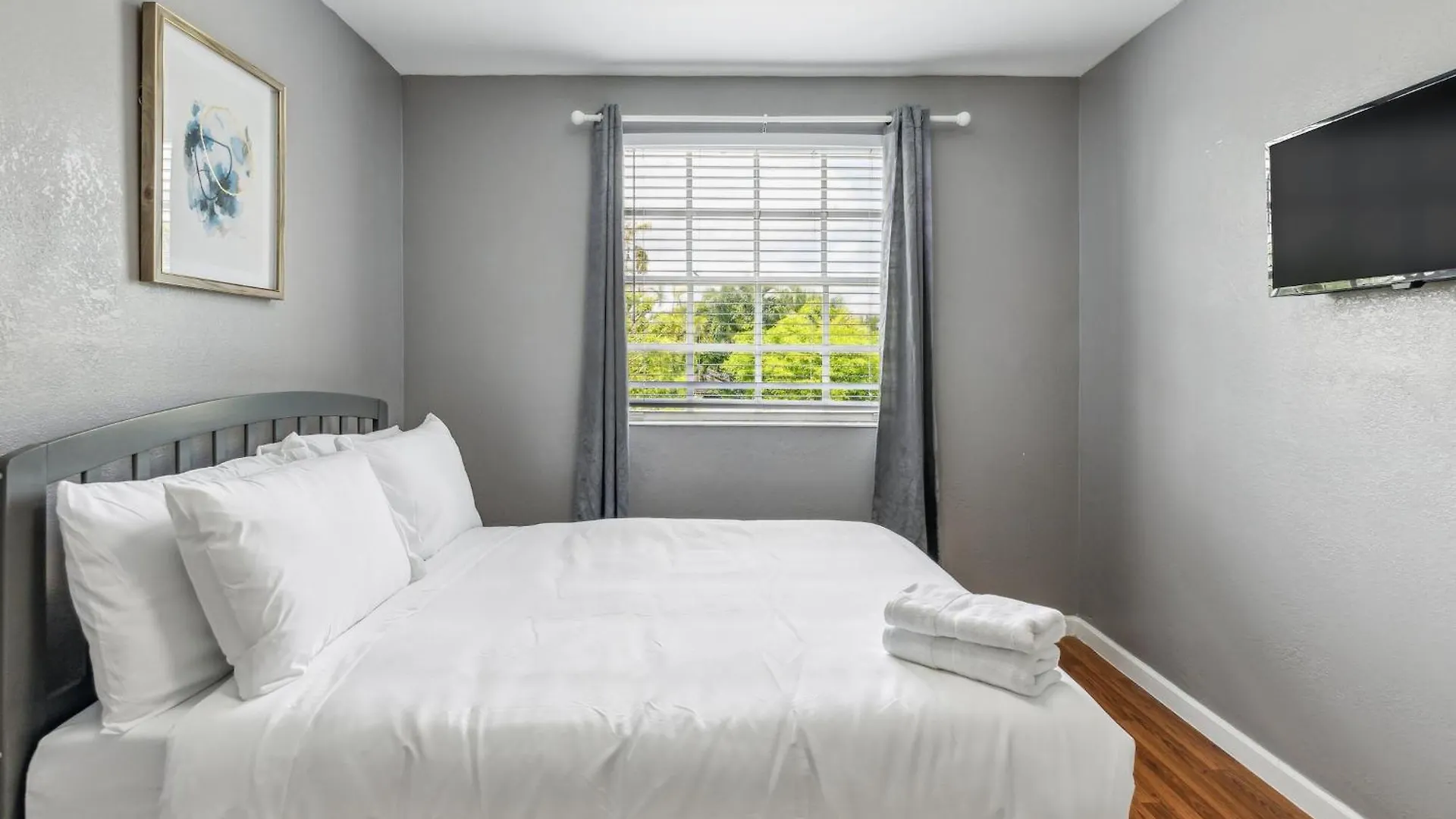 Spacious 3br In With Fenced Backyard 公寓