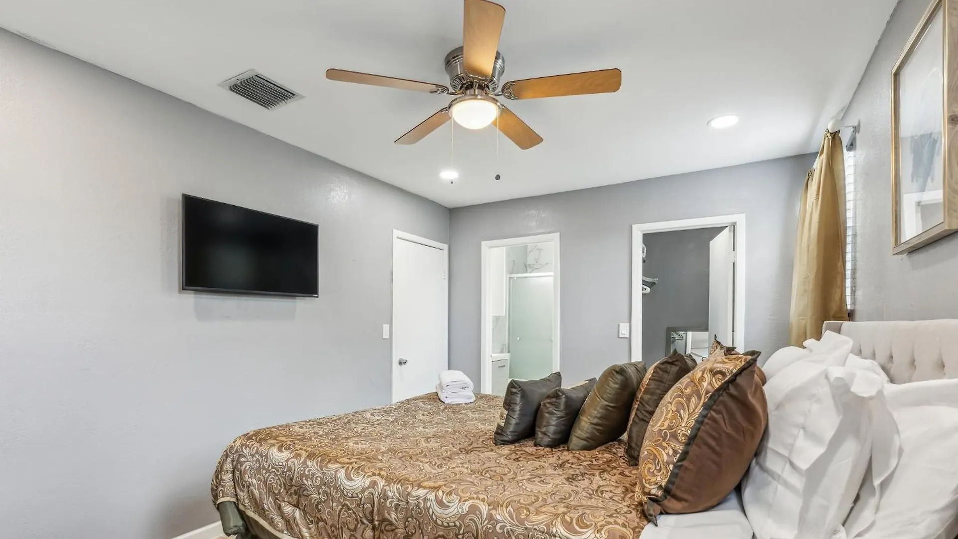 公寓 Spacious 3br In With Fenced Backyard *