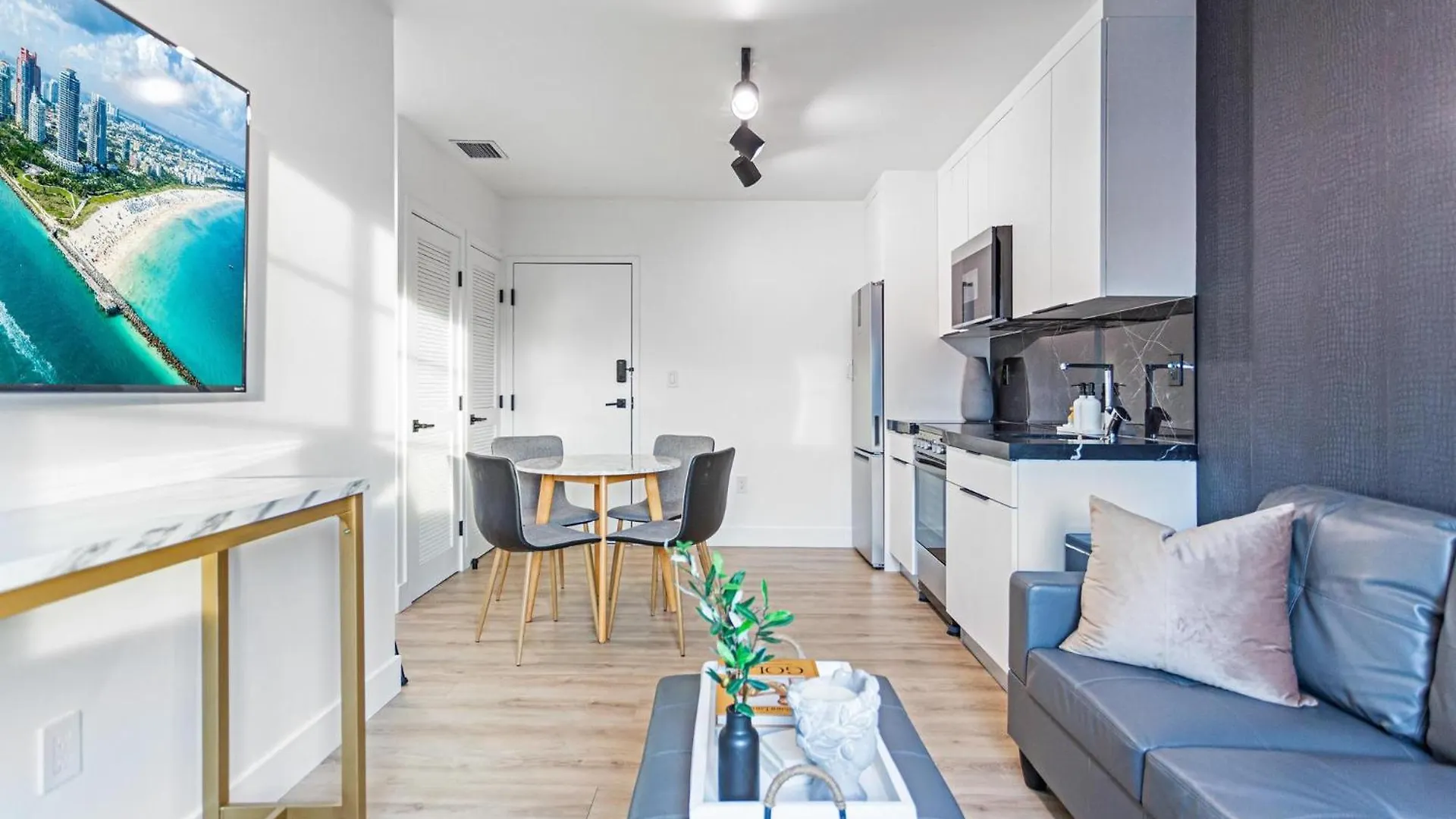 Lux Retreat By Renzzi Appartement