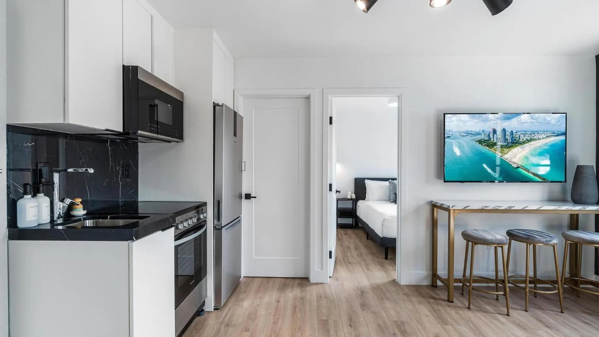Lux Retreat By Renzzi * Miami