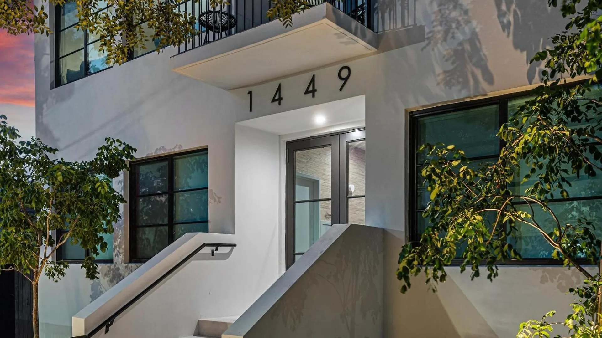 Lux Retreat By Renzzi * Miami