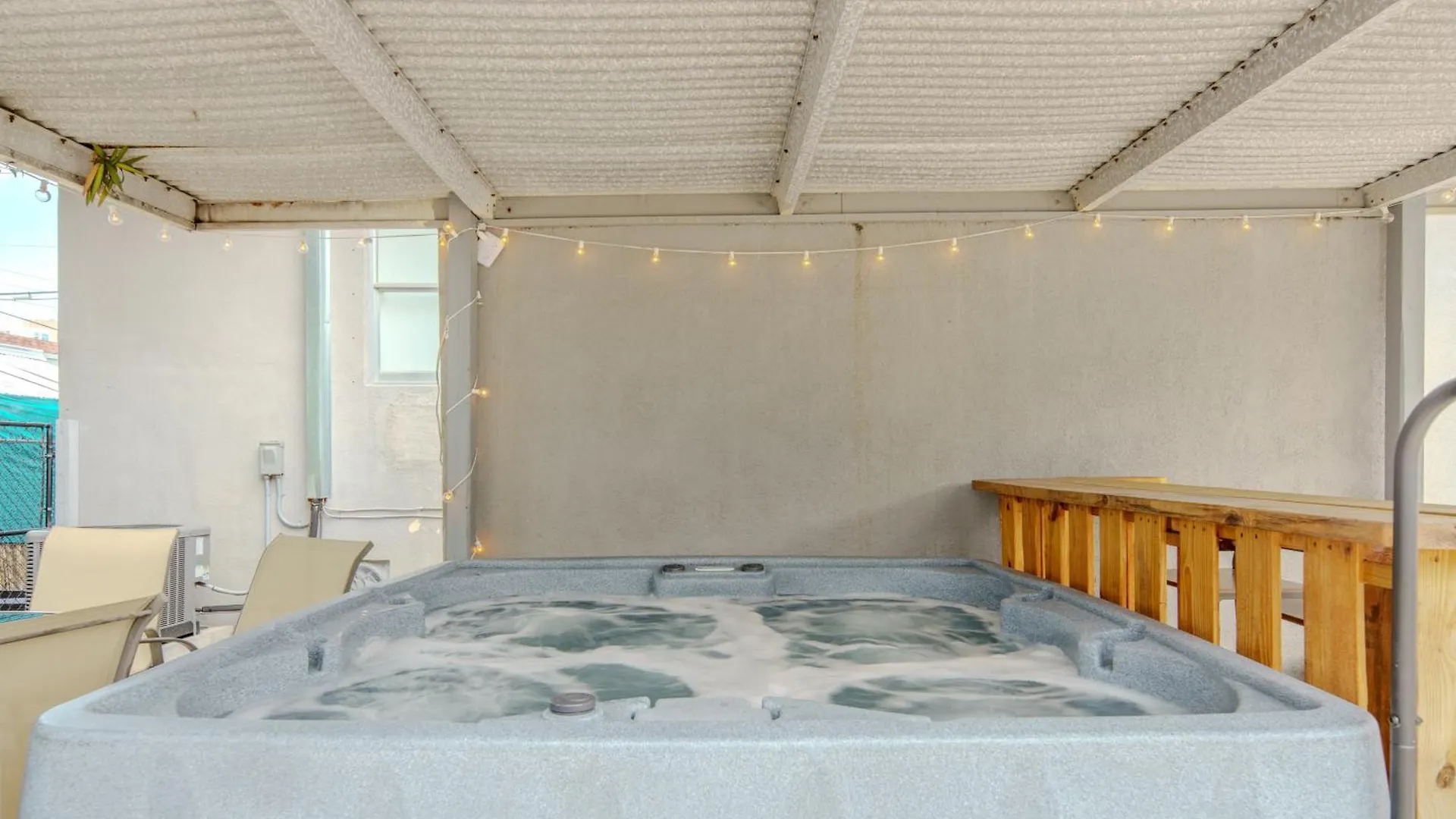 Διαμέρισμα Hot Tub, Games & King Bed - 8min From Airport, & Dt
