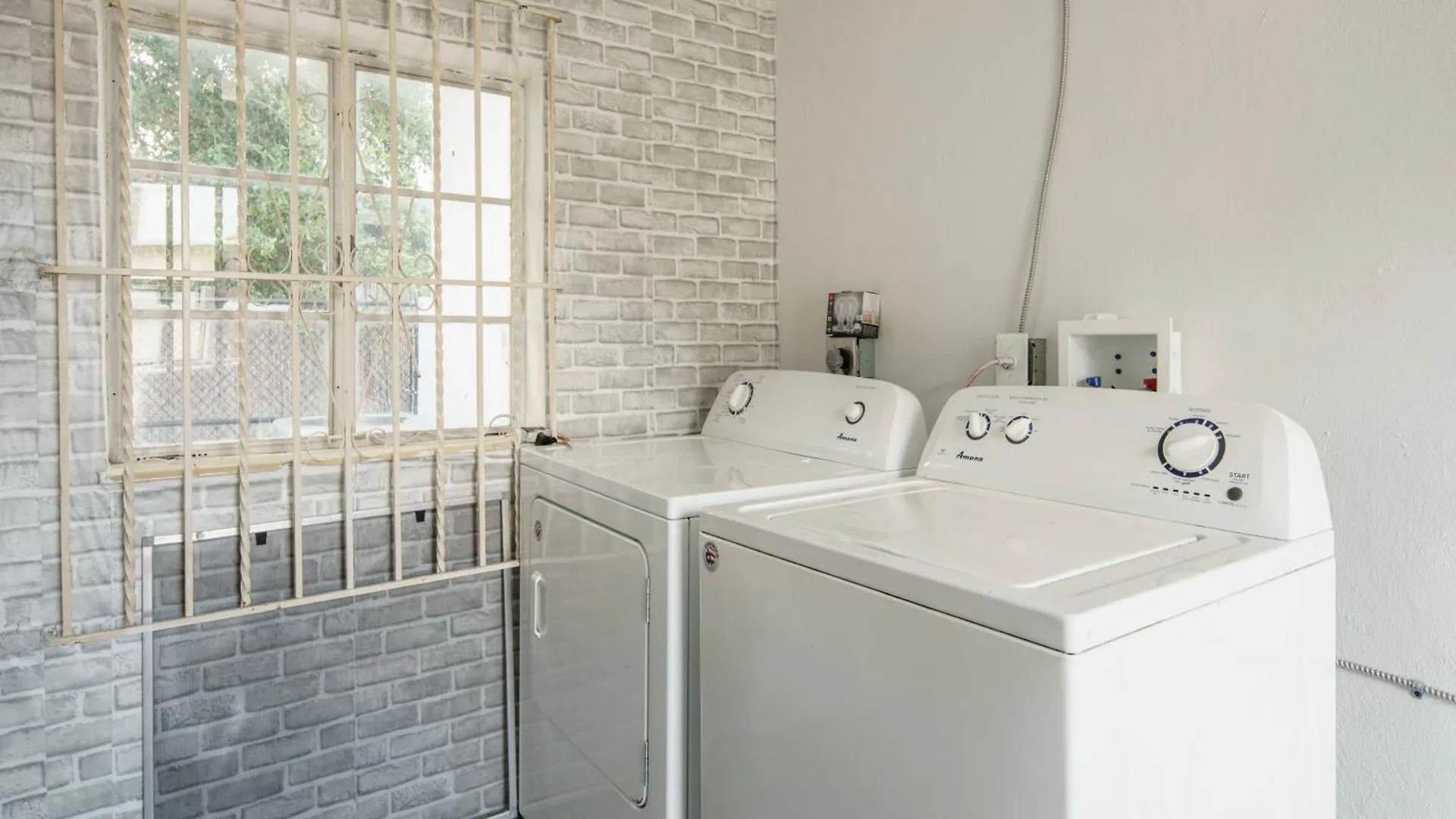 Διαμέρισμα Hot Tub, Games & King Bed - 8min From Airport, & Dt Μαϊάμι