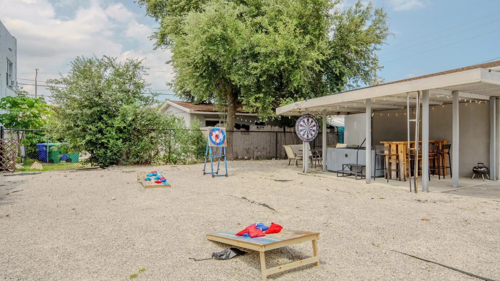 Hot Tub, Games & King Bed - 8min From Airport, & Dt Διαμέρισμα *