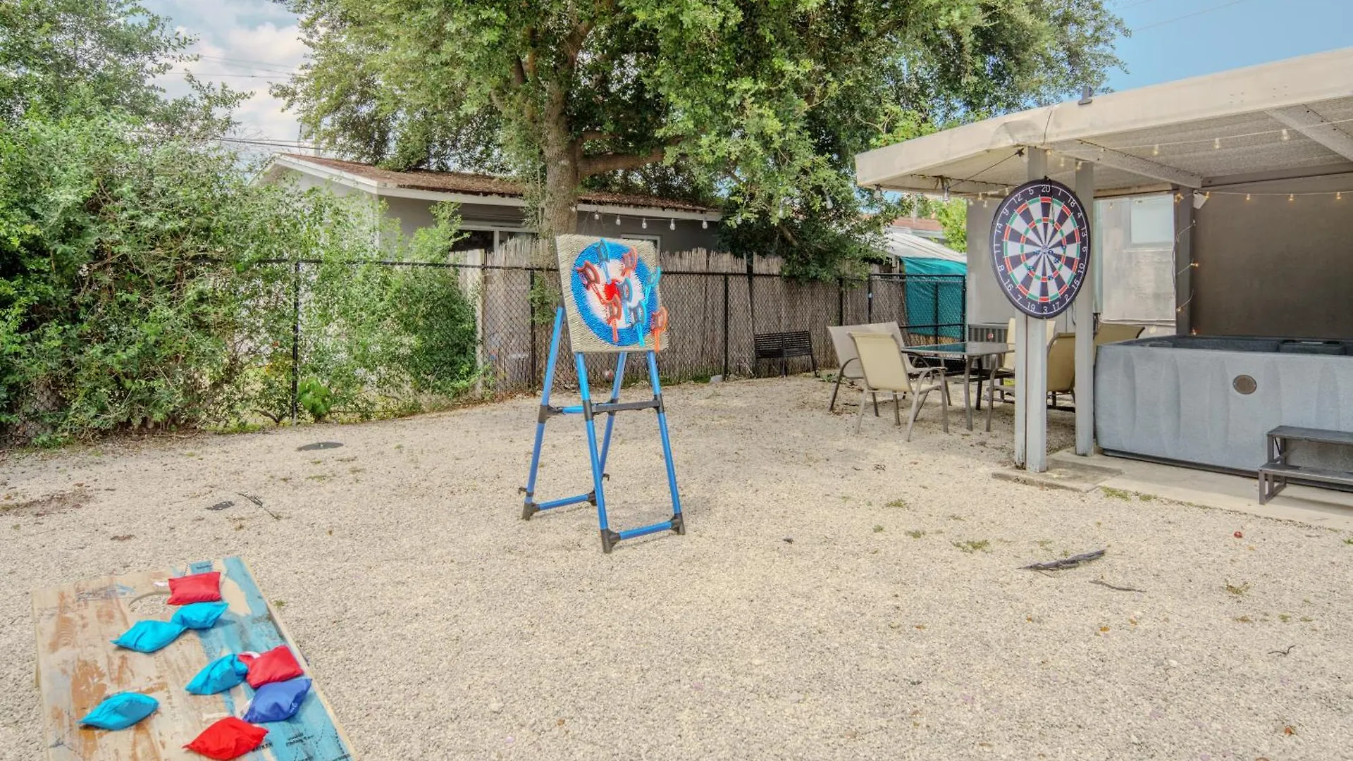 Hot Tub, Games & King Bed - 8min From Airport, & Dt