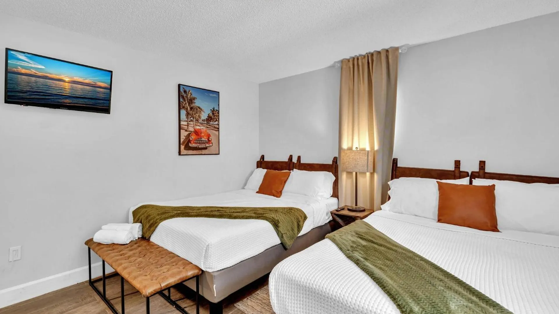 Дом отдыха Estelo's Place - Modern Townhouse With King Bed, Only 5 Min From The Airport!