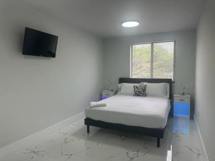 Luxe 3 Bed & 3 Bath Minutes From Design District Villa