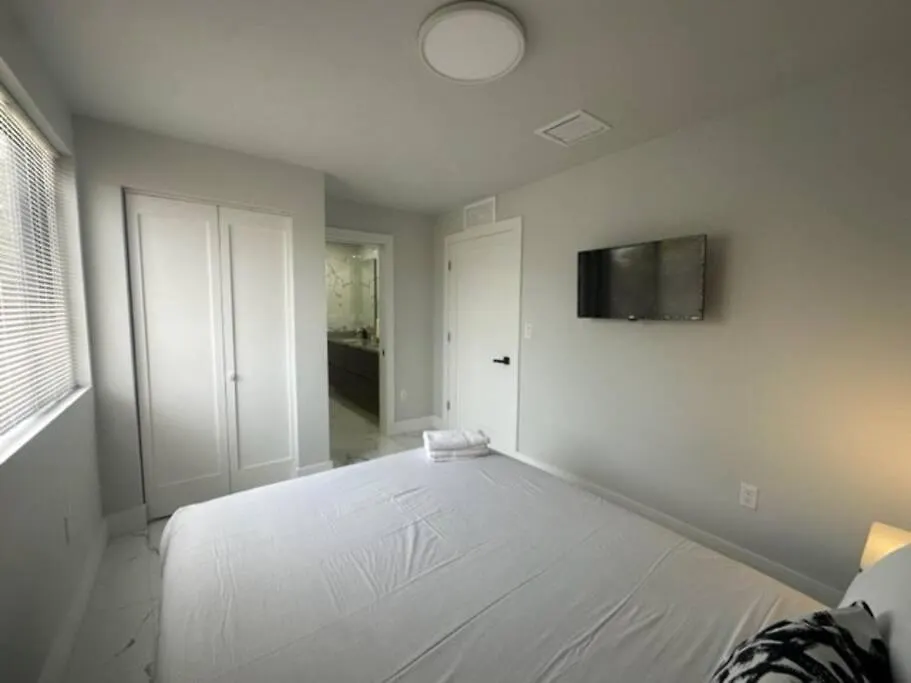 Luxe 3 Bed & 3 Bath Minutes From Design District *