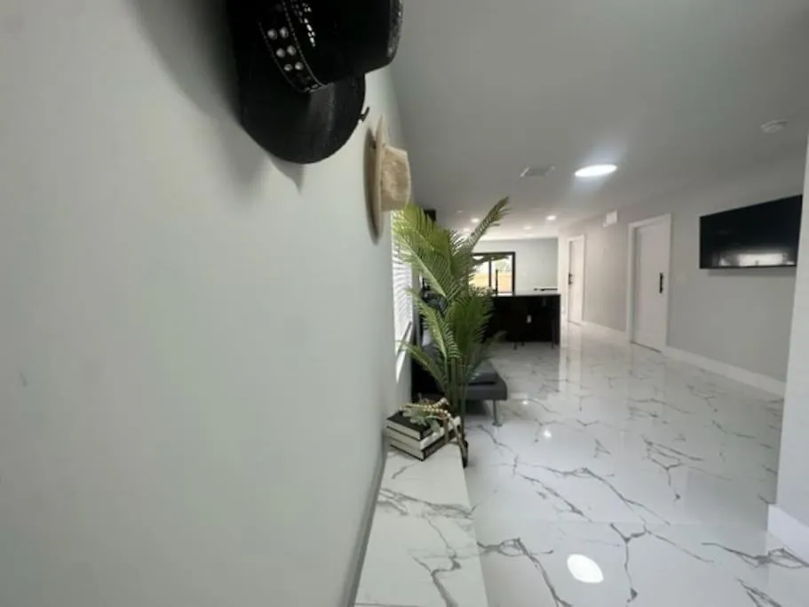 Luxe 3 Bed & 3 Bath Minutes From Design District Miami