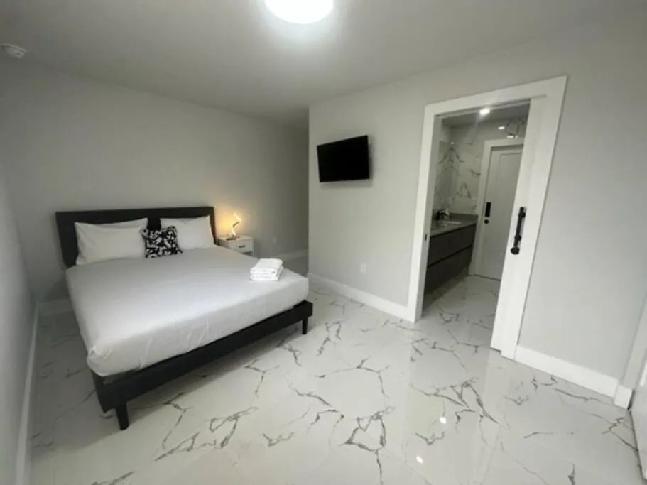 Luxe 3 Bed & 3 Bath Minutes From Design District *