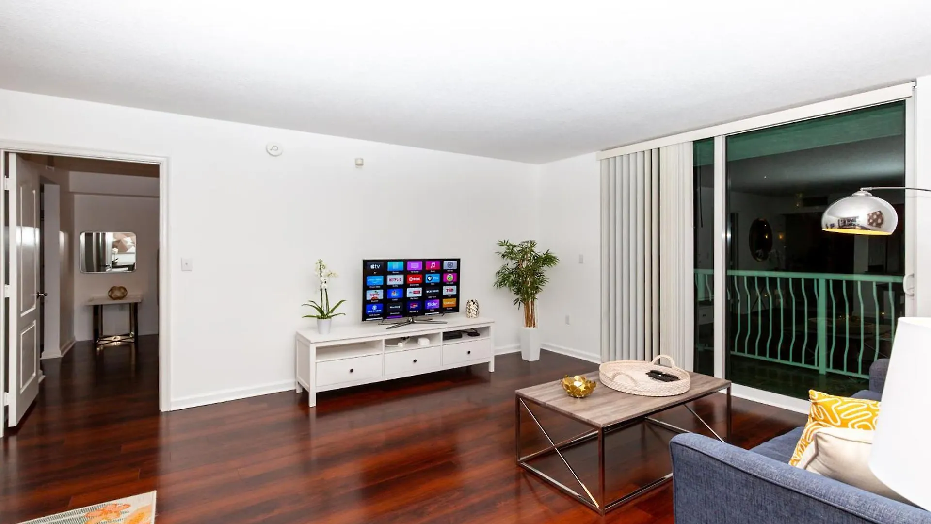 Star Yellow Brickell Apartment