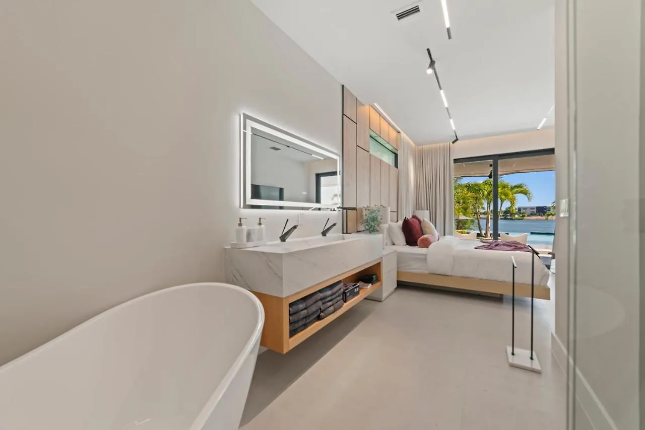 Wonderlake Infinity Pool L66 Holiday home