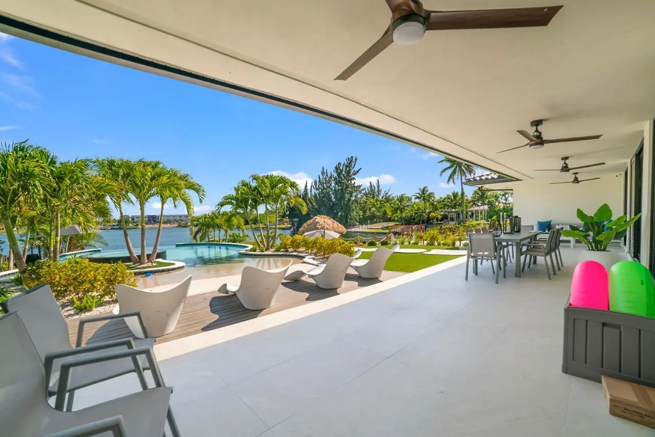 Wonderlake Infinity Pool L66 Holiday home *
