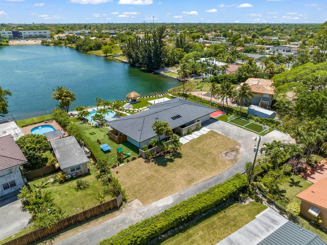 Holiday home Wonderlake Infinity Pool L66 *