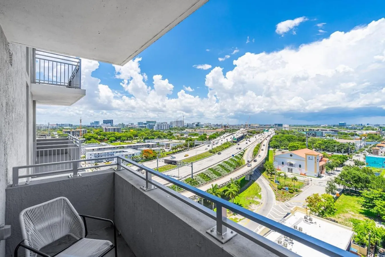 Prime Location 3 Bed Gem Near Brickell With Parking Apartment *