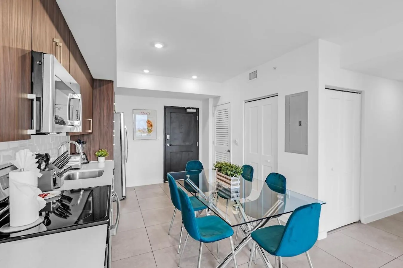 Prime Location 3 Bed Gem Near Brickell With Parking