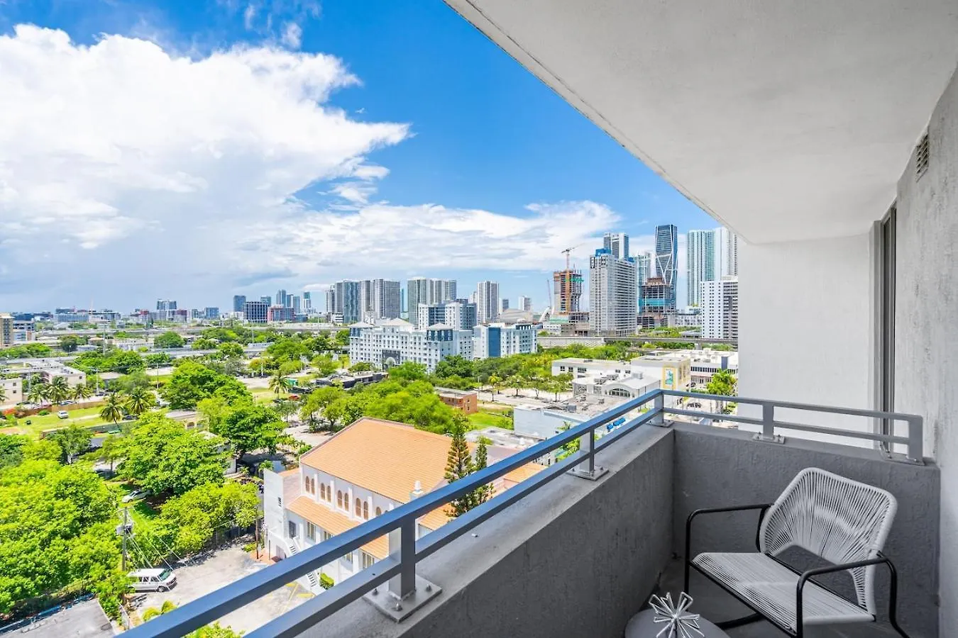 Prime Location 3 Bed Gem Near Brickell With Parking Apartment