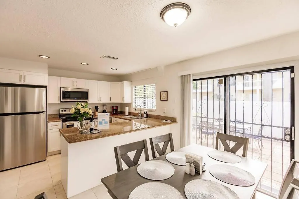 Oasis 7 Mins To Dolphin Mall Mia Ps4 Games Apartmán