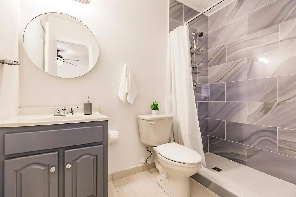 Oasis 7 Mins To Dolphin Mall Mia Ps4 Games Apartmán