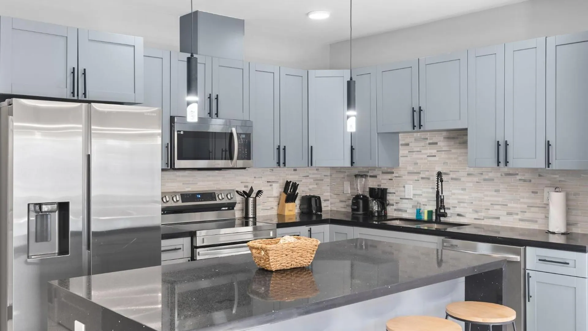 Modern 4-br House With Free Parking Miami