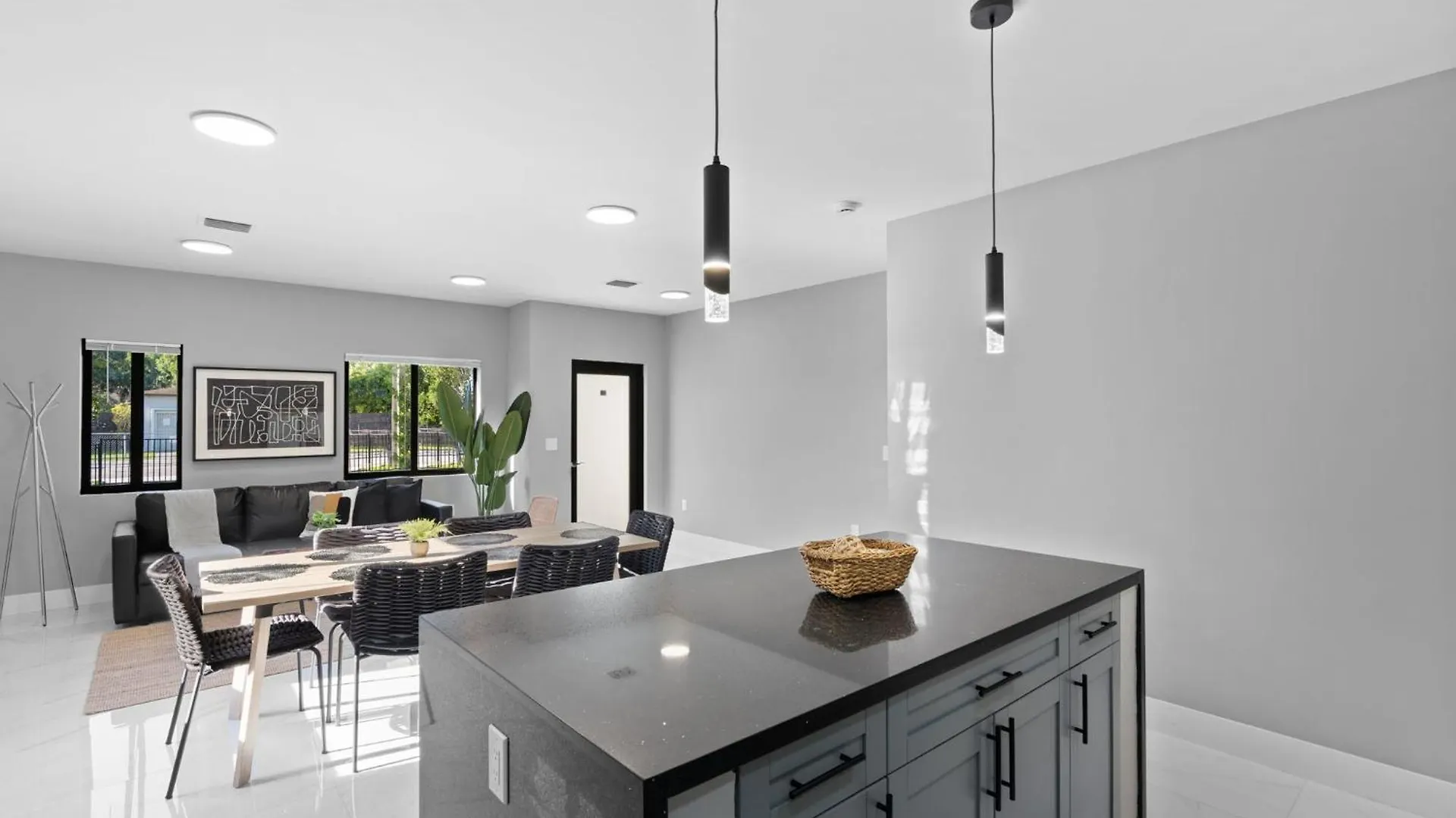 Apartment Modern 4-br House With Free Parking