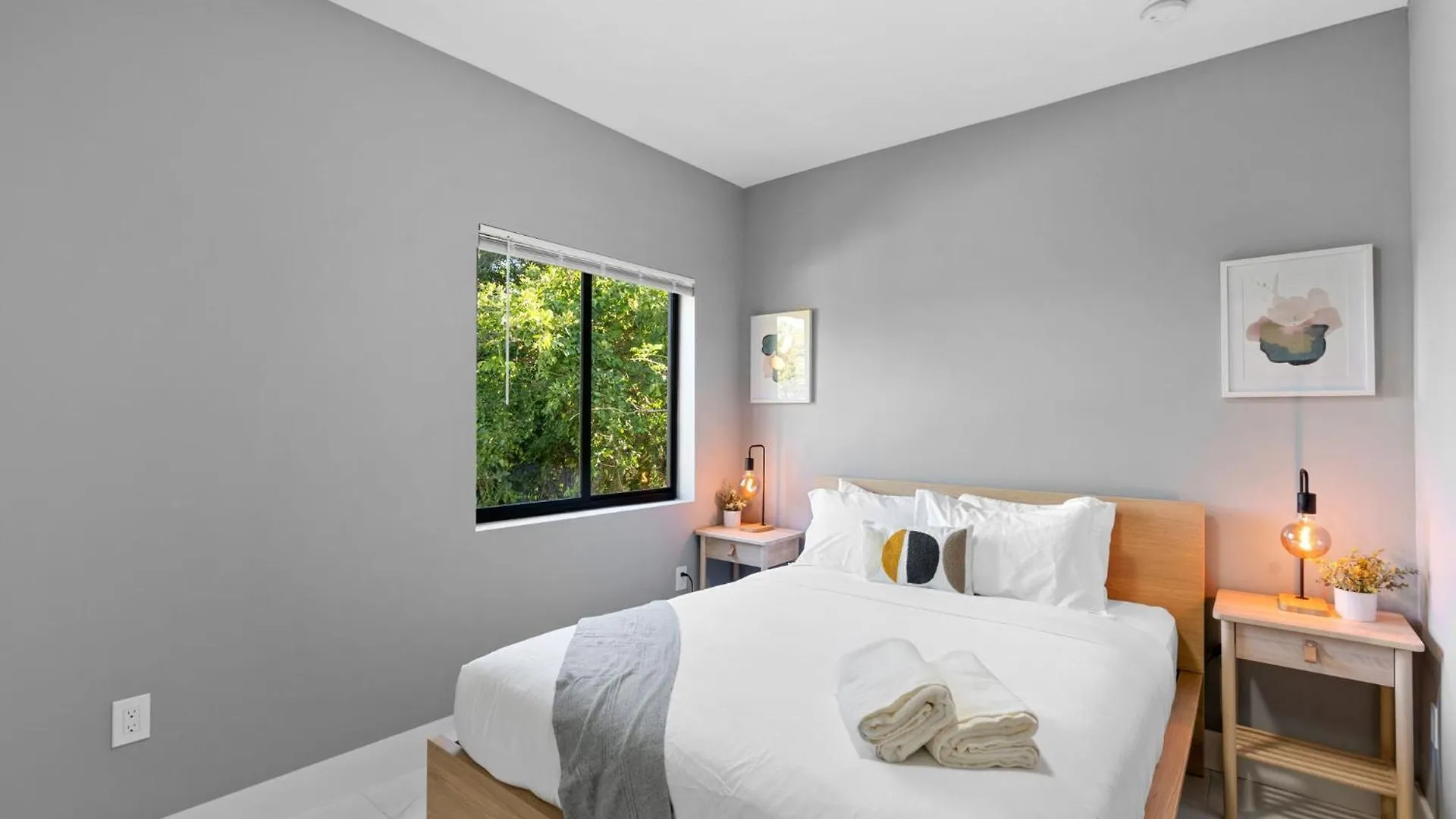 Apartment Modern 4-br House With Free Parking *