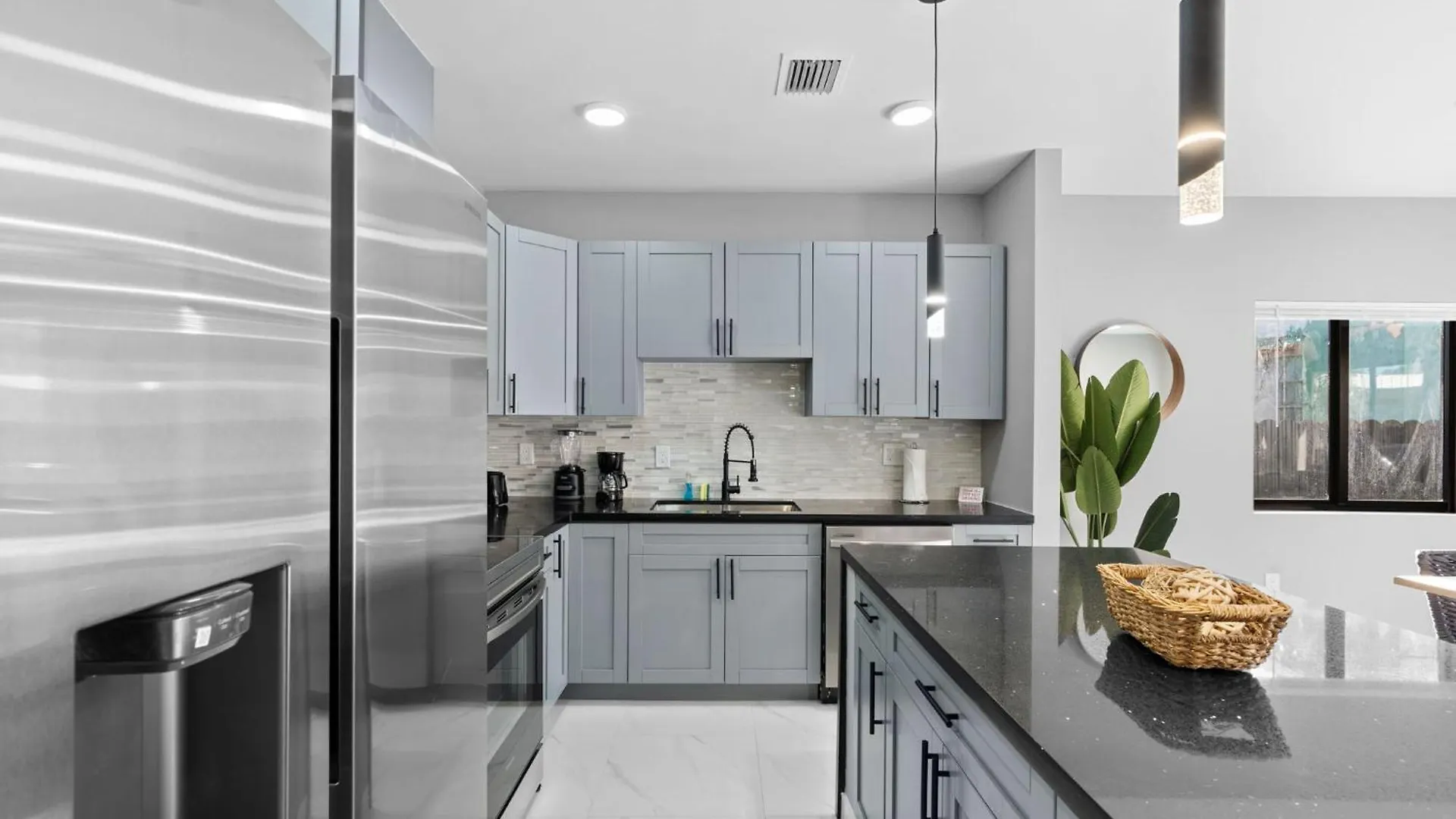 Modern 4-br House With Free Parking * Miami