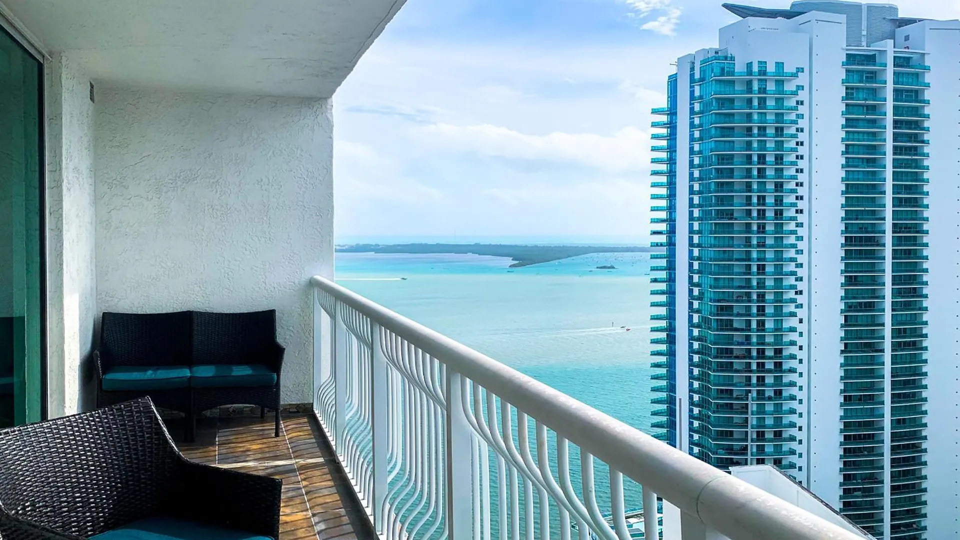 Star Yellow Brickell Miami