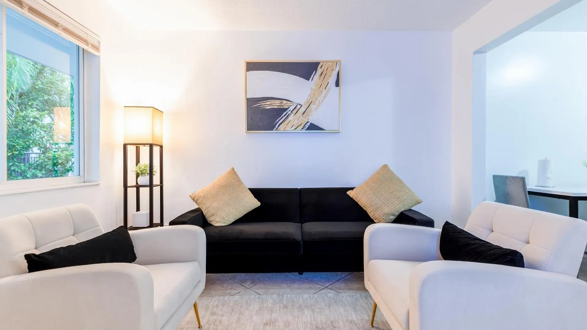 Perfect Retreat Skyline & Garden Apartment *
