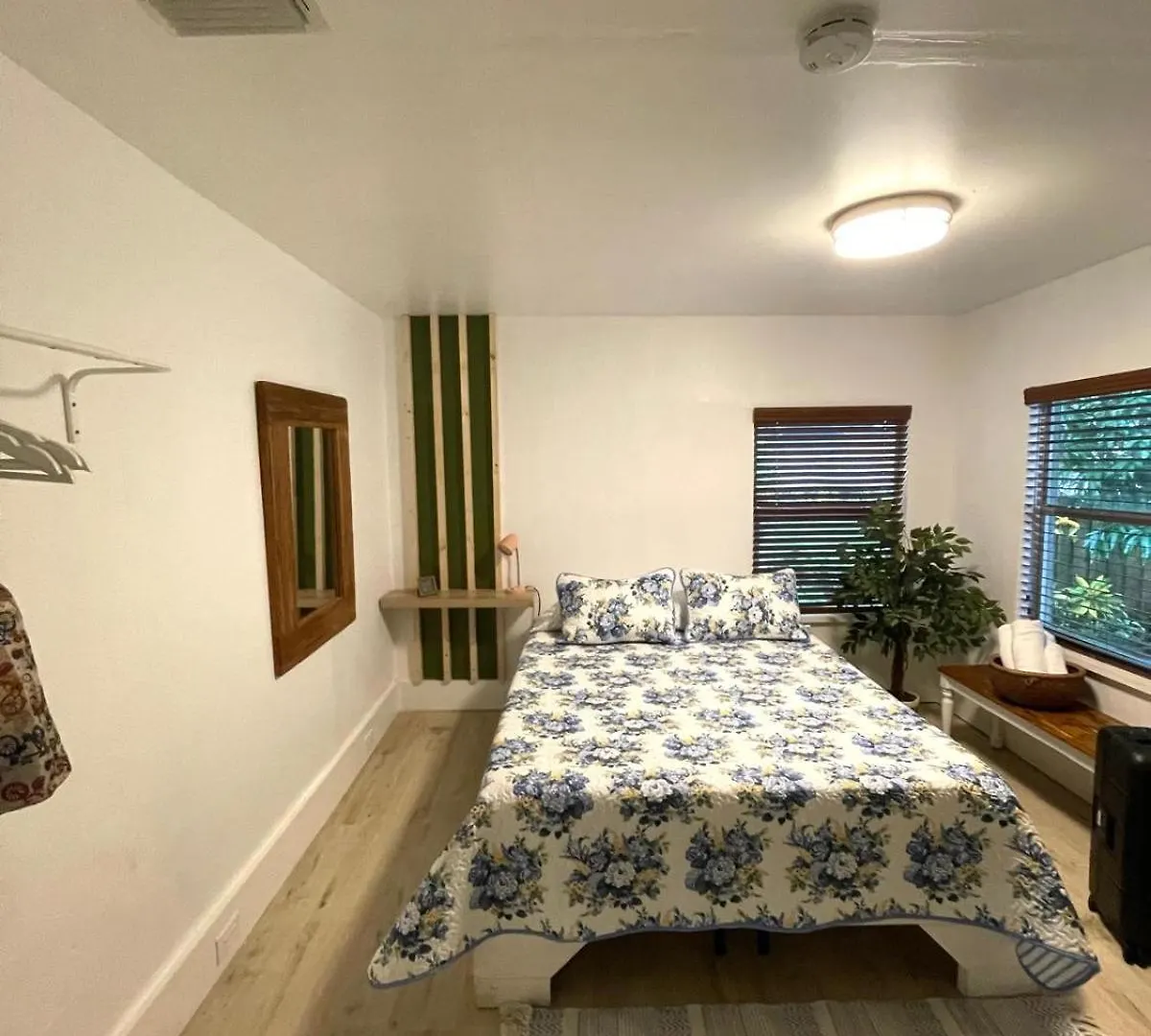 Проживание в семье Cozy In The Heart Of Little Havana