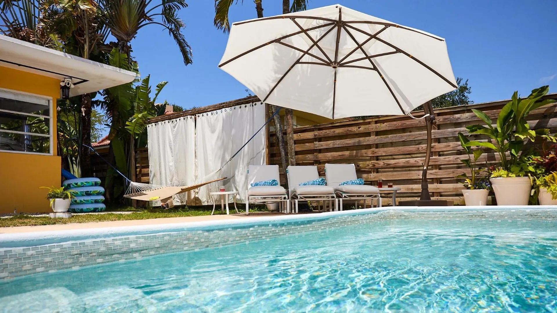 Private Pool Oasis Villa Miami