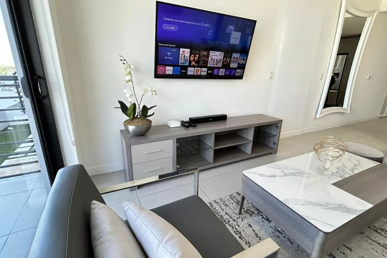 Daire Style Luxury Living In Doral, *