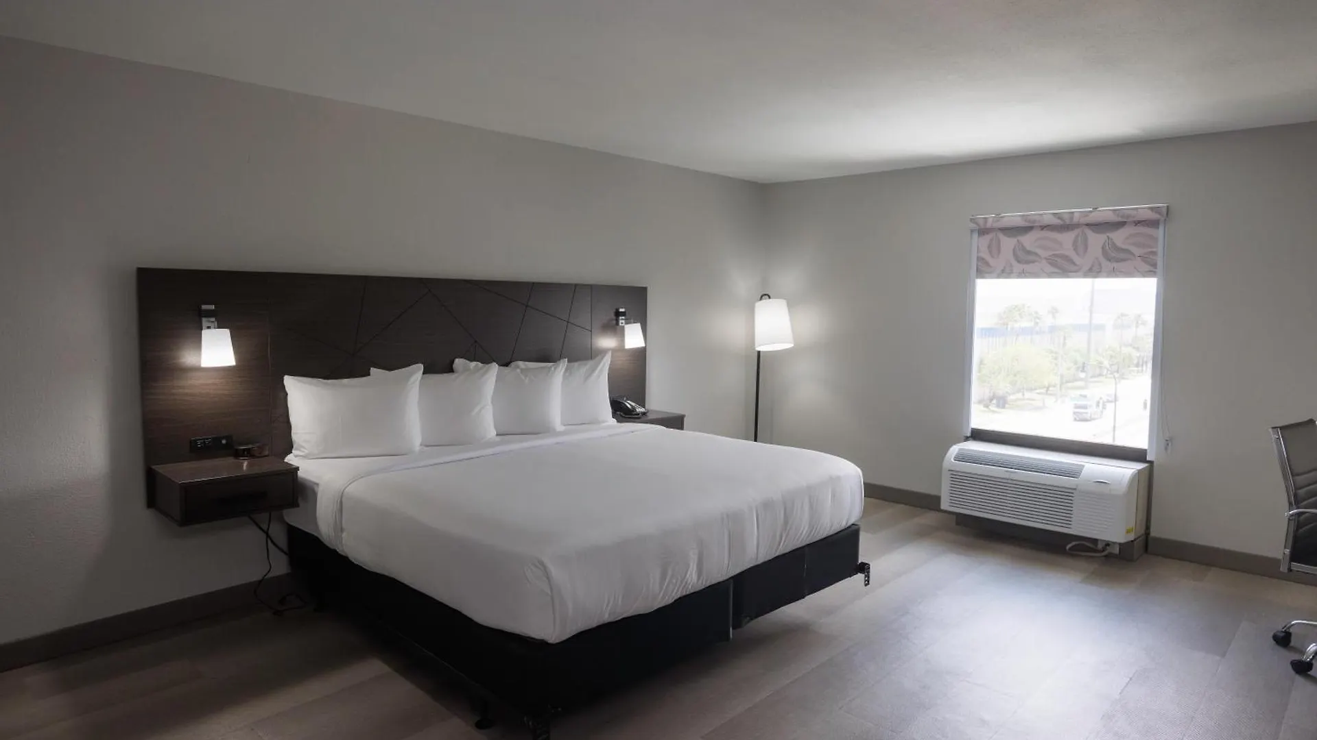 Airport Hotel 3*
