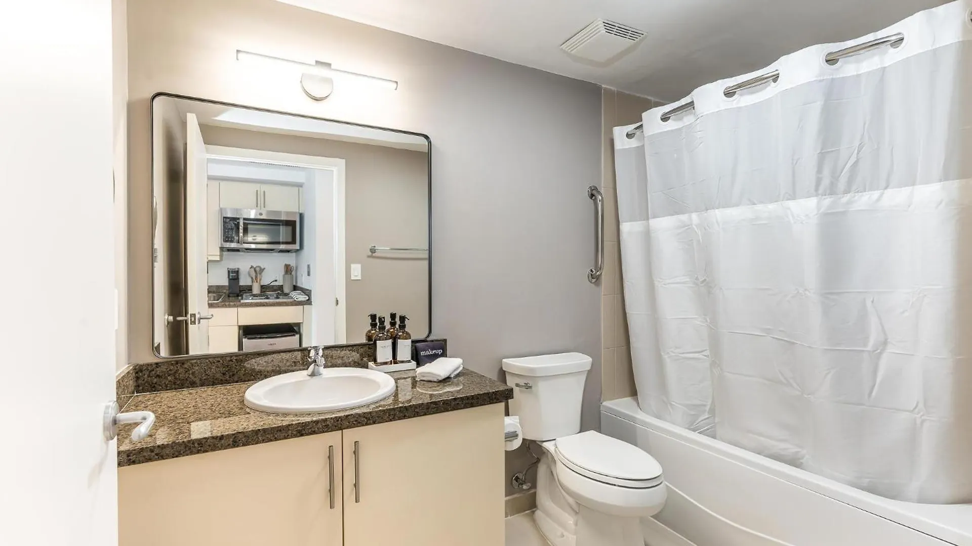 Renovated Coconut Grove Includes Parking Miami