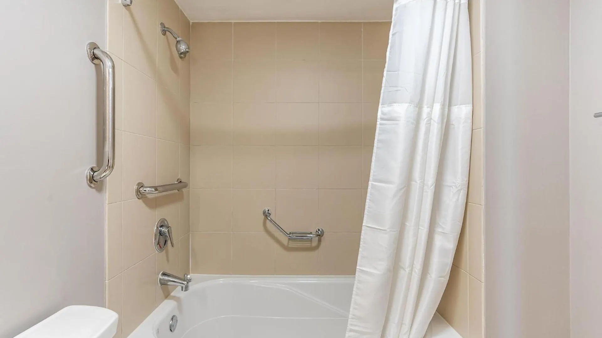 Renovated Coconut Grove Includes Parking Miami
