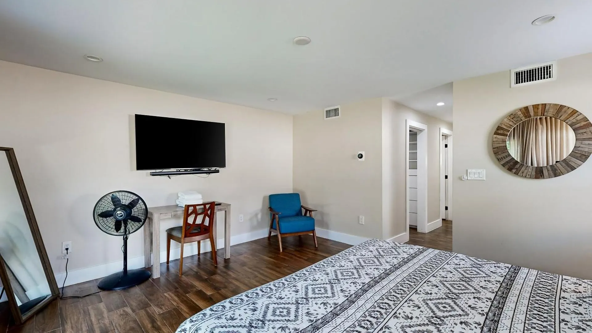 度假居 Mid-century Modern Oasis