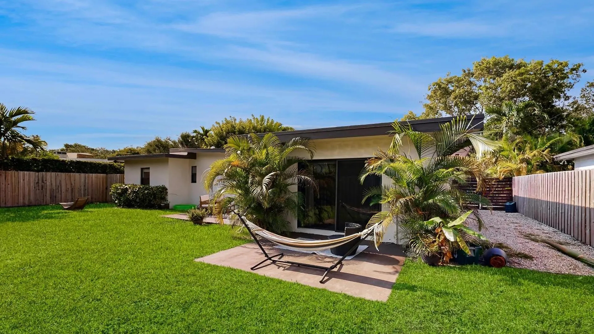 Mid-century Modern Oasis *