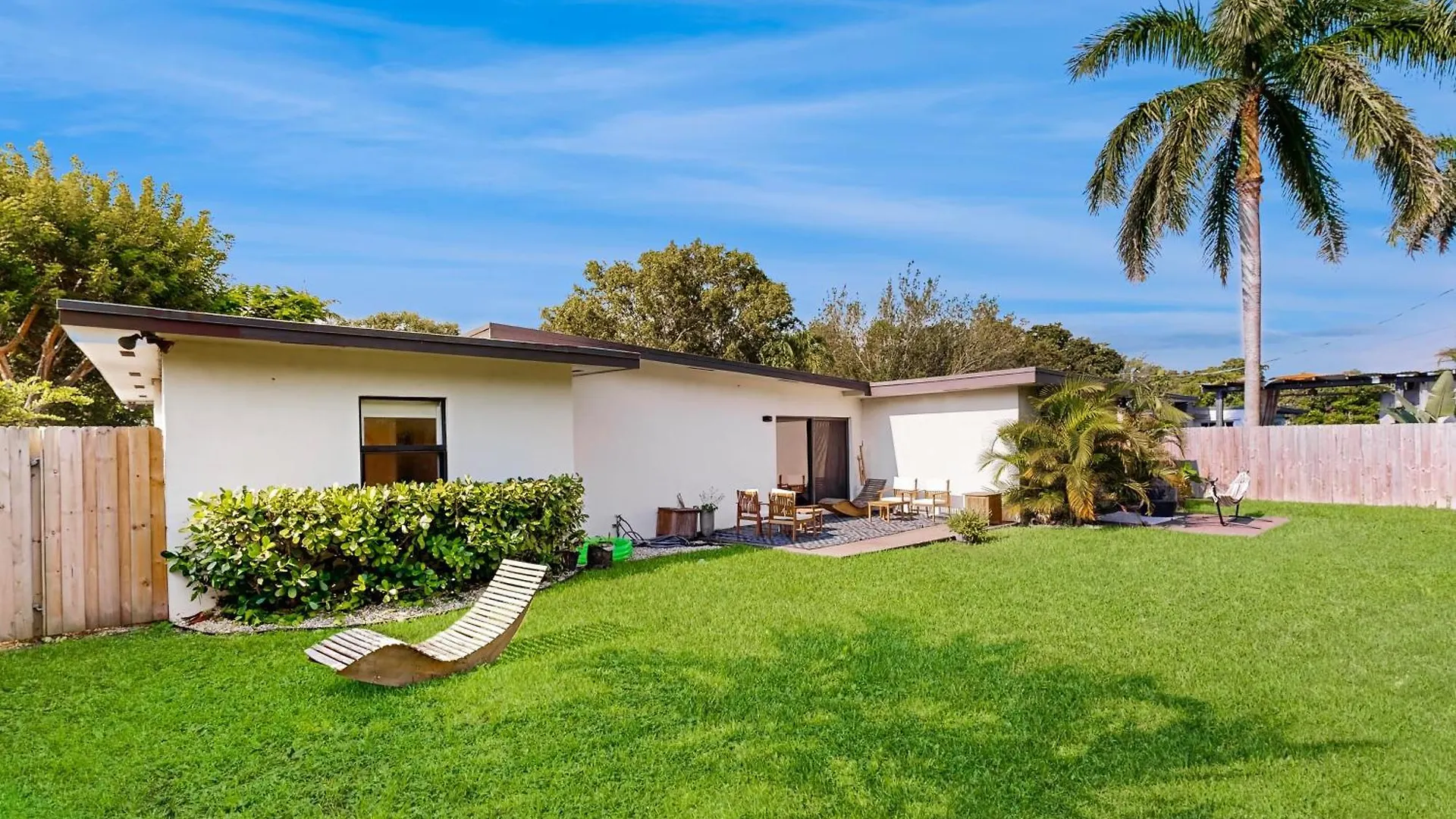 度假居 Mid-century Modern Oasis *