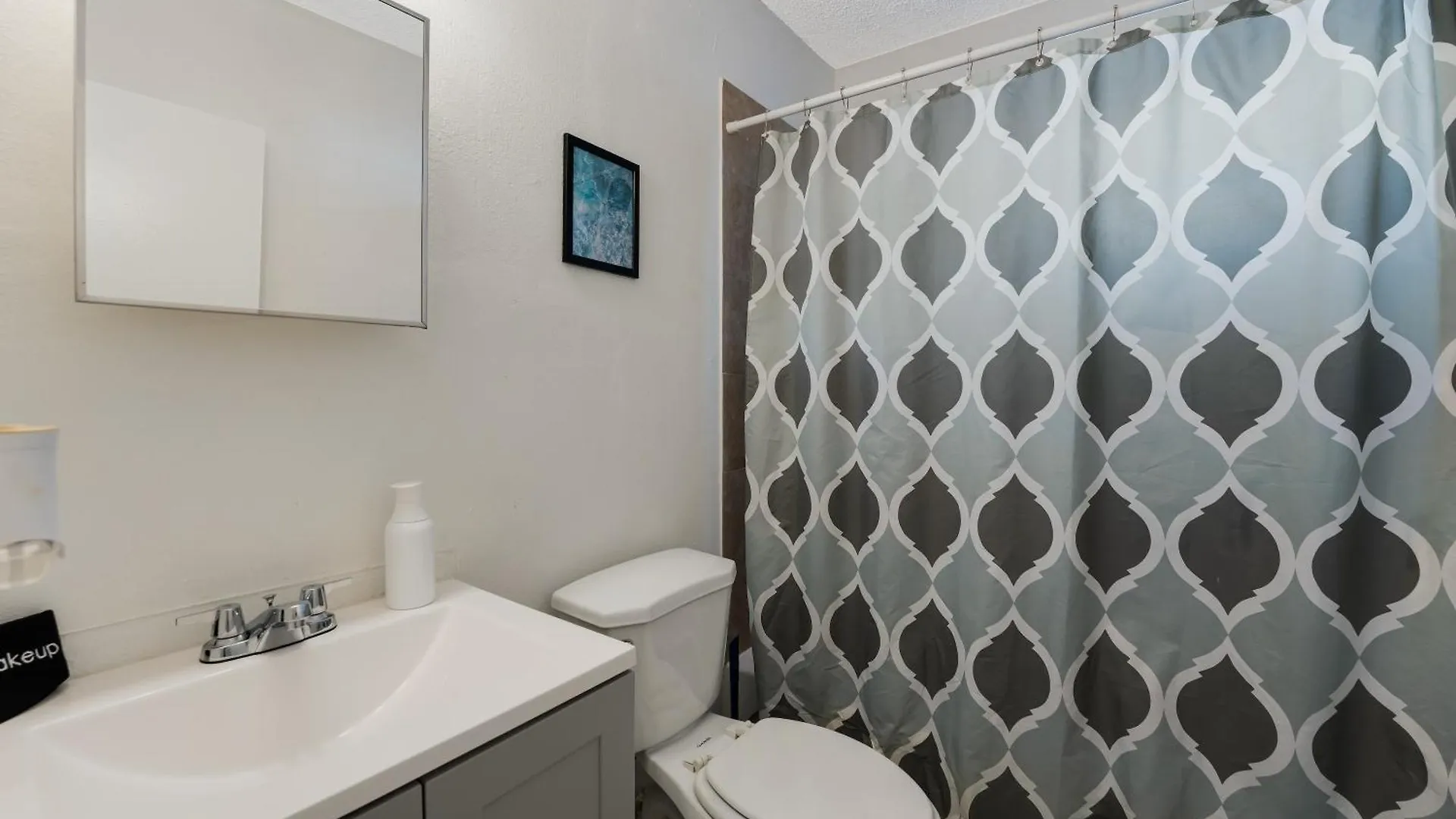 Chic 2 Bedroom Close Downtown W Parking Miami