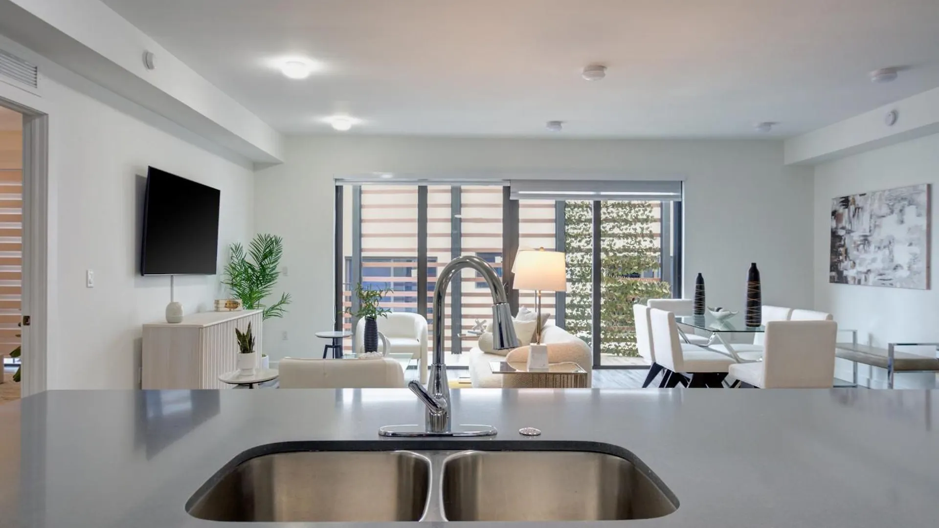 Modern 3br Ph With Rooftop Plunge Pool In * Miami