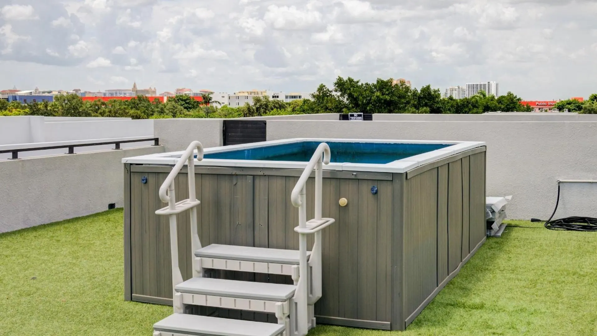 Modern 3br Ph With Rooftop Plunge Pool In *