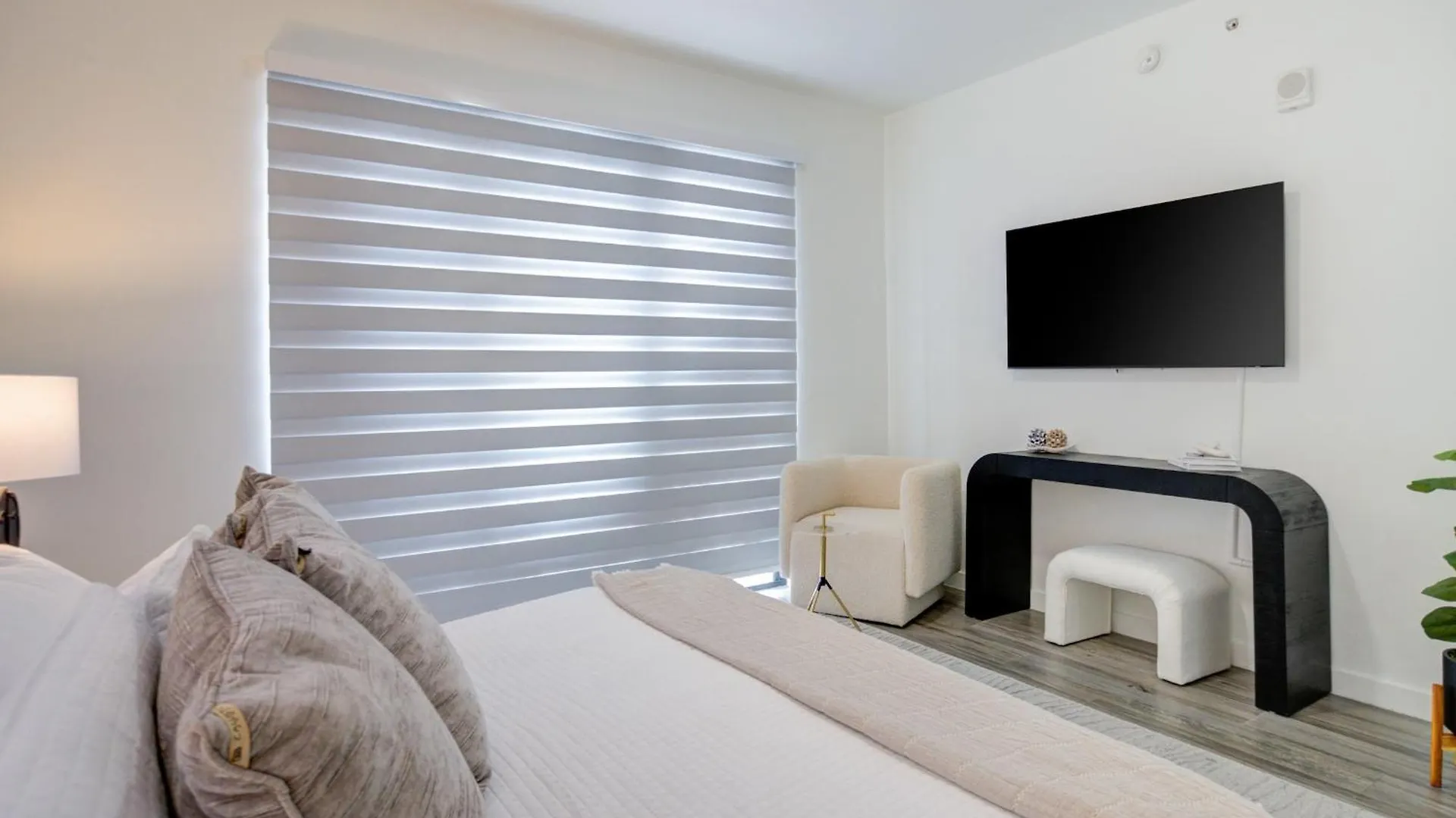 Modern 3br Ph With Rooftop Plunge Pool In Lejlighed Miami
