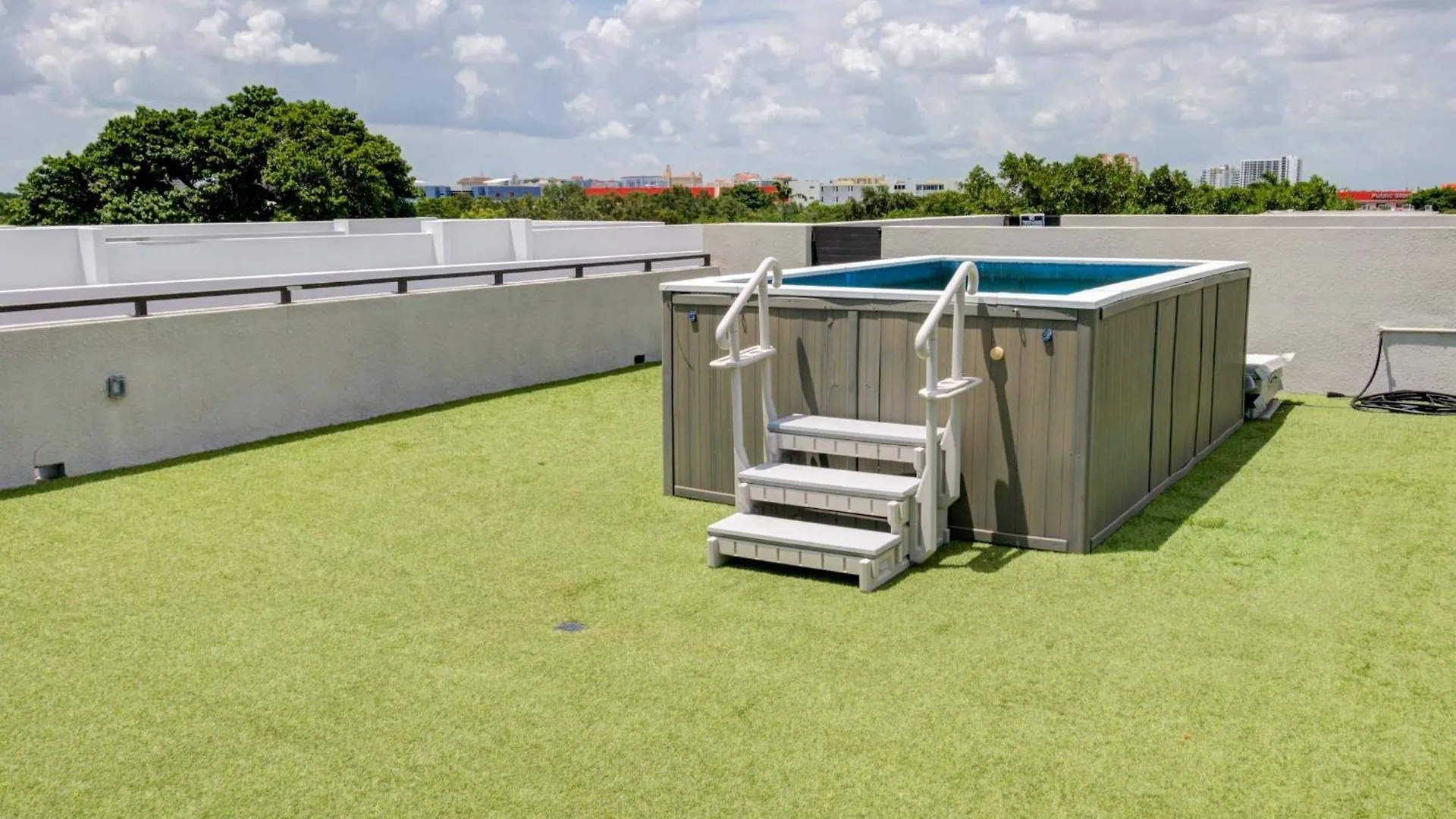 Modern 3br Ph With Rooftop Plunge Pool In *