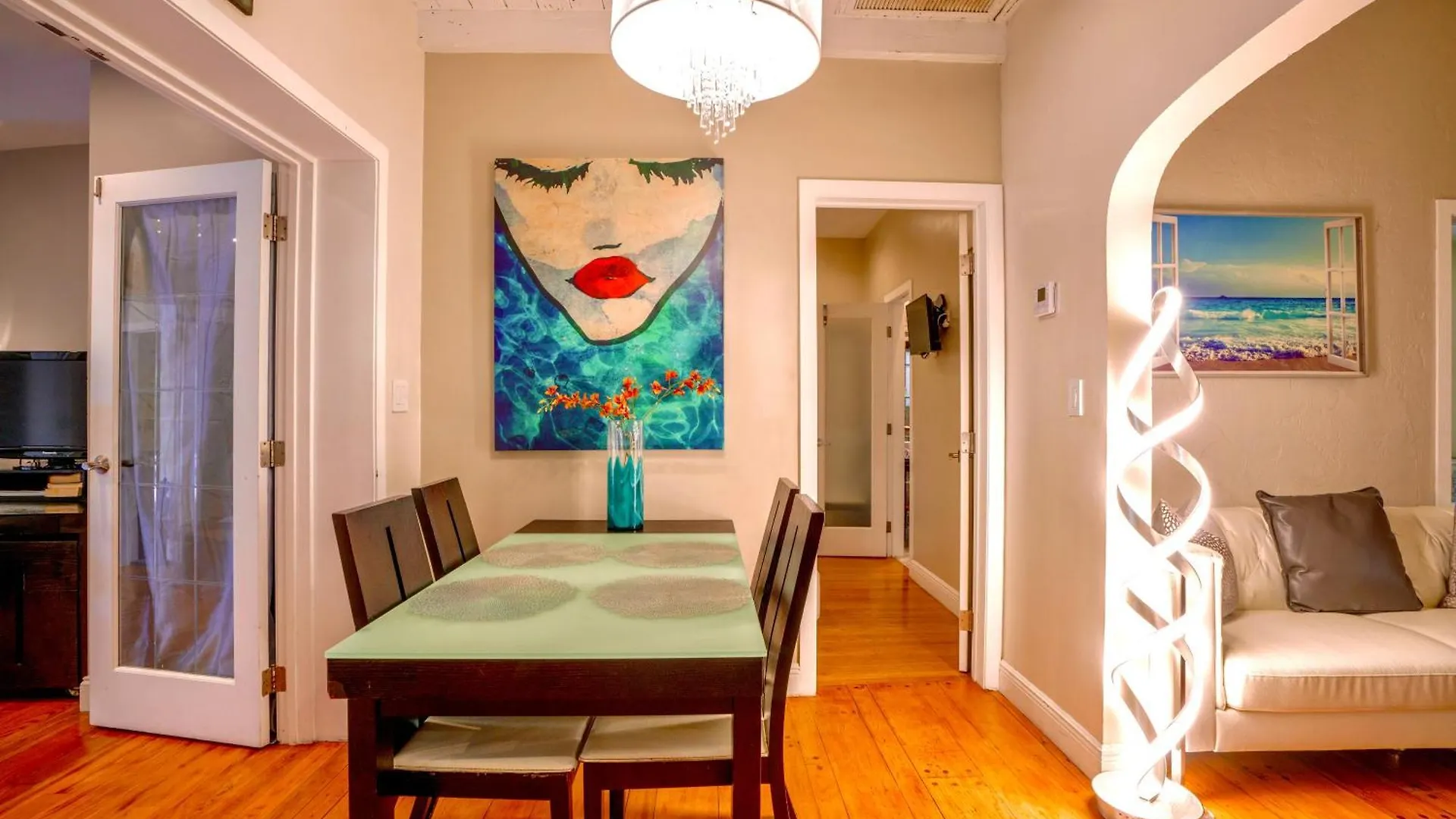Entire Private Beautiful 2 Bedroom Den House With Gated Front&back Yard And Free Parking 10min Drive To