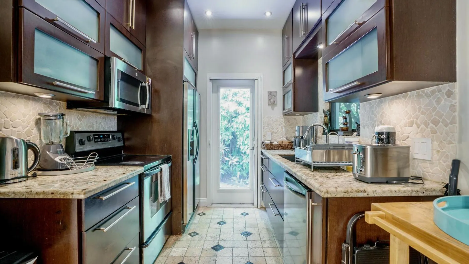 Tatil Evi Entire Private Beautiful 2 Bedroom Den House With Gated Front&back Yard And Free Parking 10min Drive To Miami
