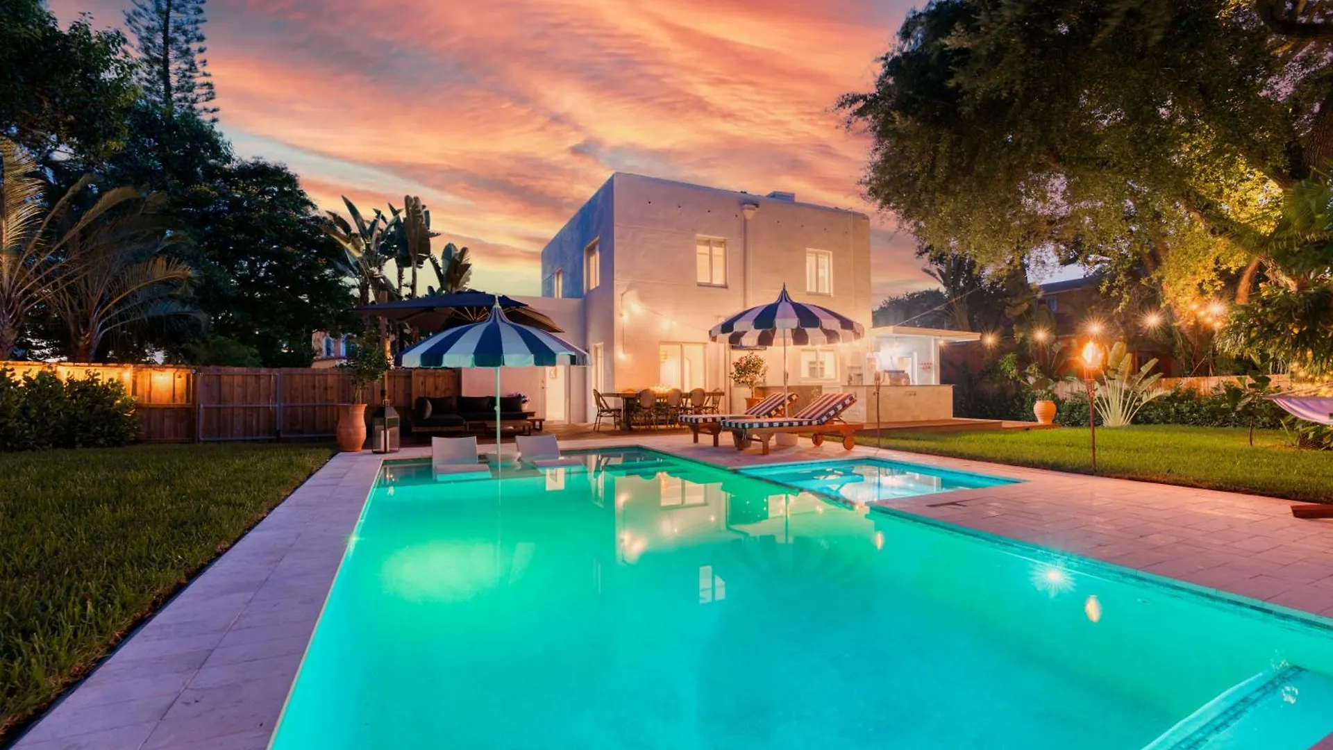 Stunning Historic With Jacuzzi Heated Pool And Style Backyard Willa Miami